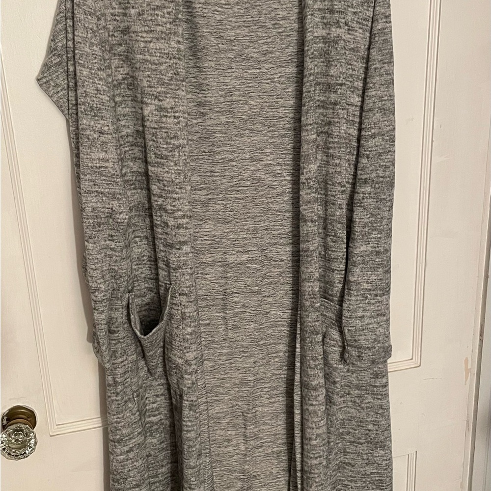 LuLaRoe Sarah long Heathered Gray Knit Sweater